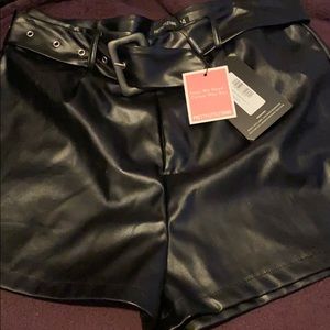 Black Faux Leather Belted Shorts 🥰😍